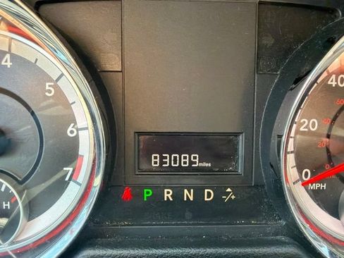 Used 2019 Dodge Grand Caravan SXT FWD image 2