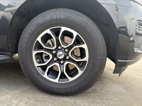 Used 2024 Ford Expedition Max XLT image 10