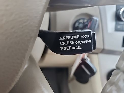 Used 2008 Chrysler Sebring Limited w/ Luxury Group FWD image 17