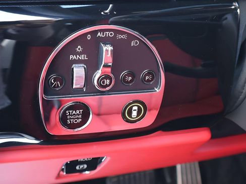 Certified 2022 Rolls-Royce Cullinan Base image 24