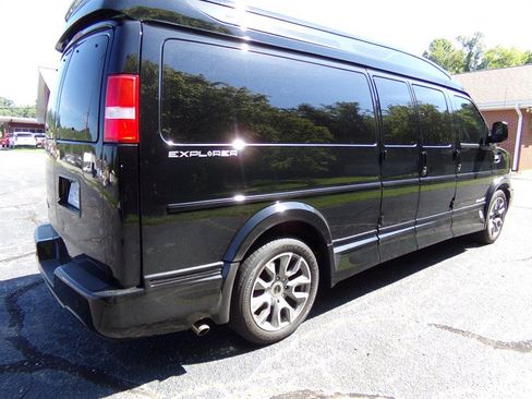 Used 2022 Chevrolet Express 2500 Extended RWD image 6
