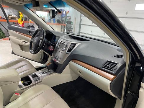 Used 2013 Subaru Outback 2.5i Limited w/ Moonroof Pkg AWD/4WD image 20