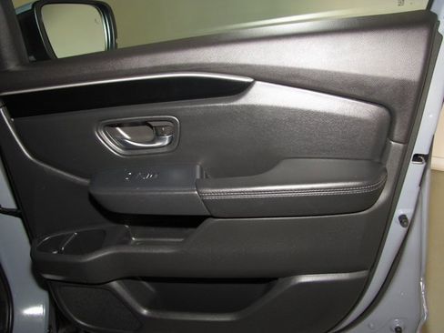 Certified 2025 Honda Pilot Touring image 21