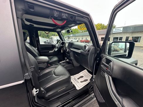 Used 2016 Jeep Wrangler Rubicon AWD/4WD image 13