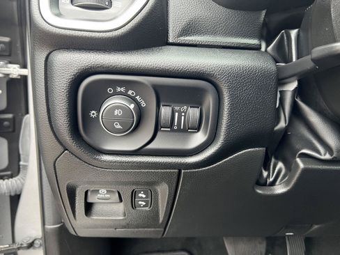 Used 2022 RAM 1500 Laramie AWD/4WD image 25