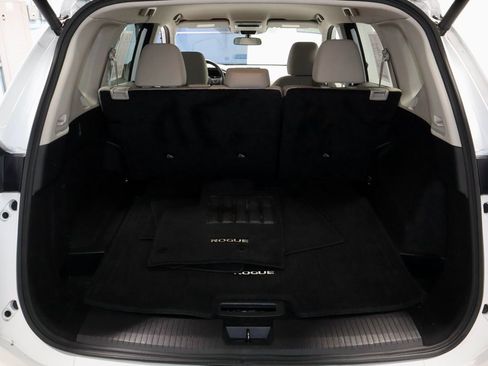 Certified 2025 Nissan Rogue SV image 13