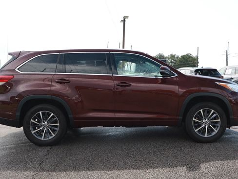 Used 2018 Toyota Highlander XLE FWD image 6