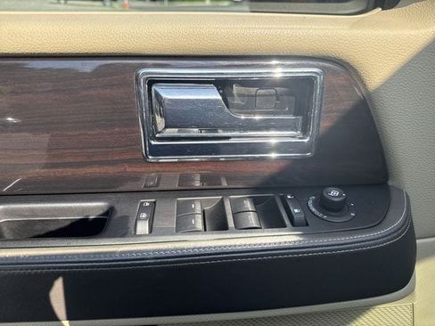 Used 2015 Lincoln Navigator 4WD w/ Equipment Group 101A Reserve image 13