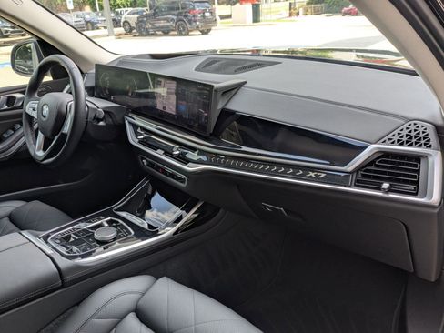 Used 2023 BMW X7 xDrive40i image 24