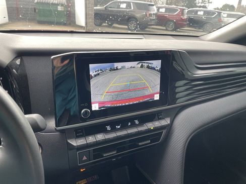 Used 2025 Toyota Camry SE image 16