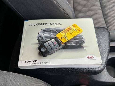 Used 2019 Kia Niro LX image 29