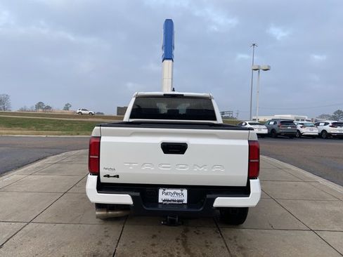 Used 2025 Toyota Tacoma SR5 image 9