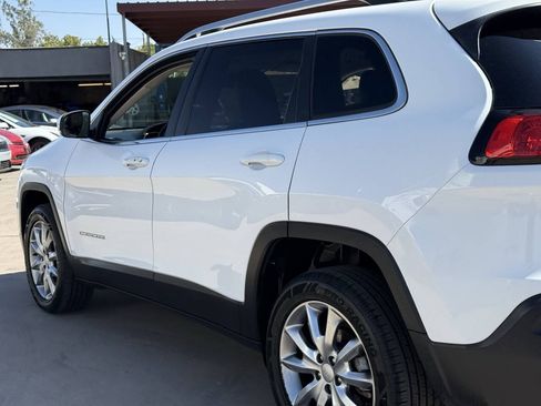 Used 2017 Jeep Cherokee Limited FWD image 19