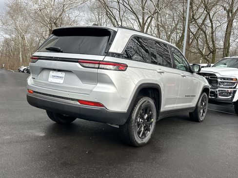 New 2026 Jeep Grand Cherokee Altitude image 18