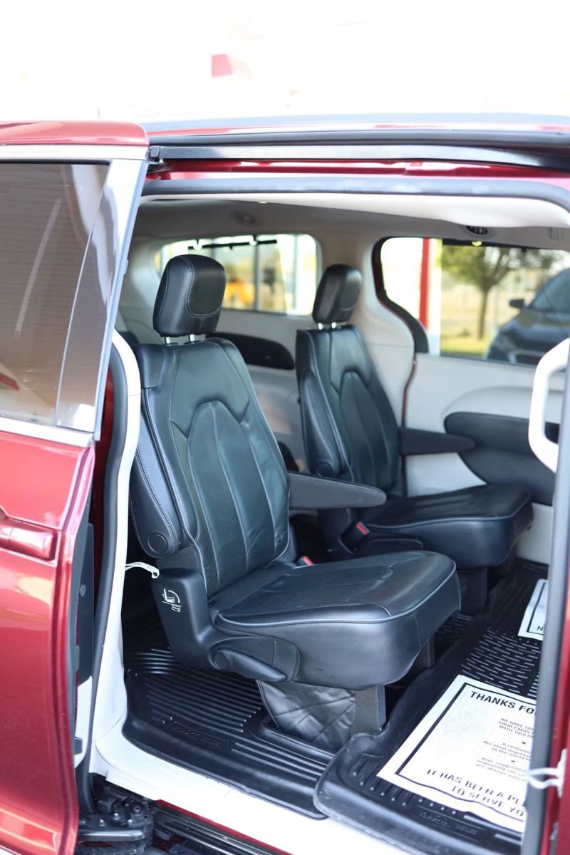 Used 2019 Chrysler Pacifica Limited FWD image 45
