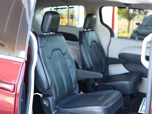 Used 2019 Chrysler Pacifica Limited FWD image 45