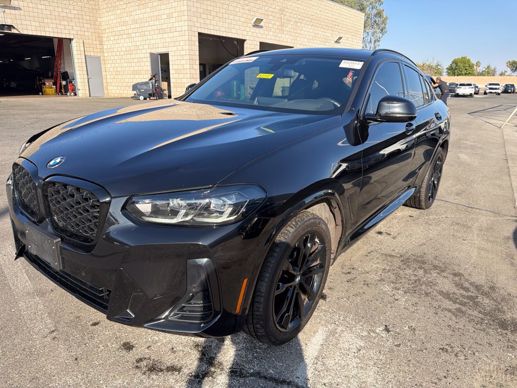 Used 2024 BMW X4 xDrive30i w/ Premium Package AWD/4WD image 4