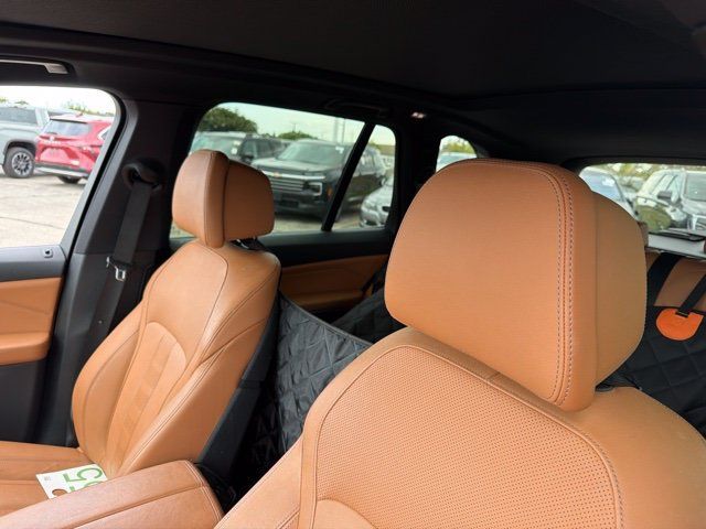 Used 2019 BMW X5 xDrive50i w/ M Sport Package AWD/4WD image 12