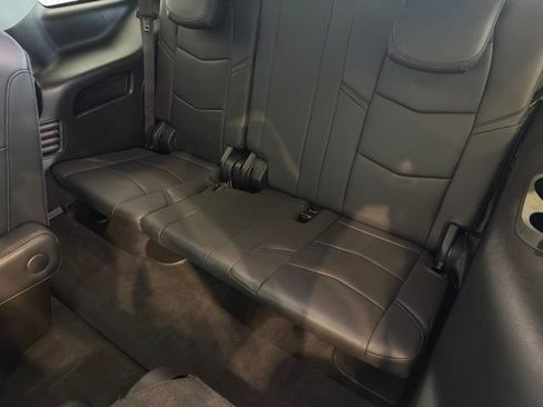 Used 2020 Cadillac Escalade Premium Luxury AWD/4WD image 11