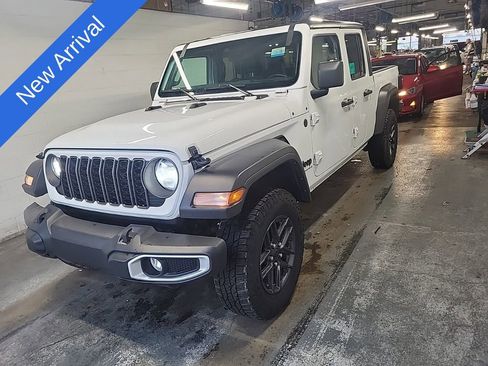 Used 2025 Jeep Gladiator Sport AWD/4WD image 1