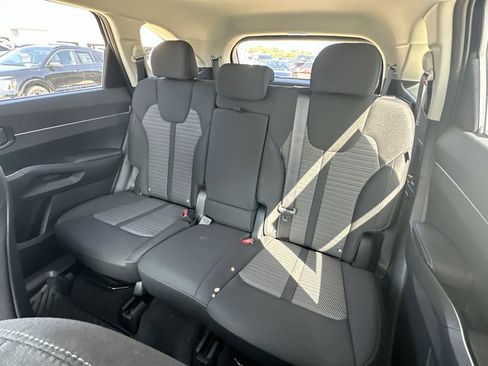 Used 2025 Kia Sorento LX image 26