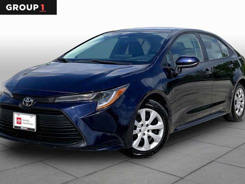 Used 2025 Toyota Corolla LE FWD image 1