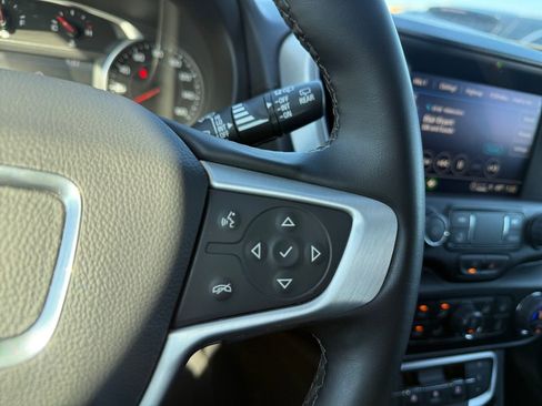 Used 2024 GMC Terrain SLT image 20