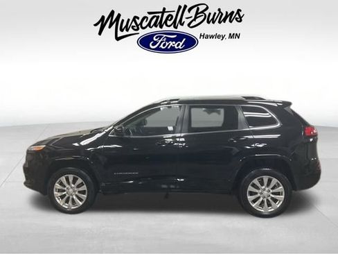 Used 2017 Jeep Cherokee Overland w/ Technology Group image 4