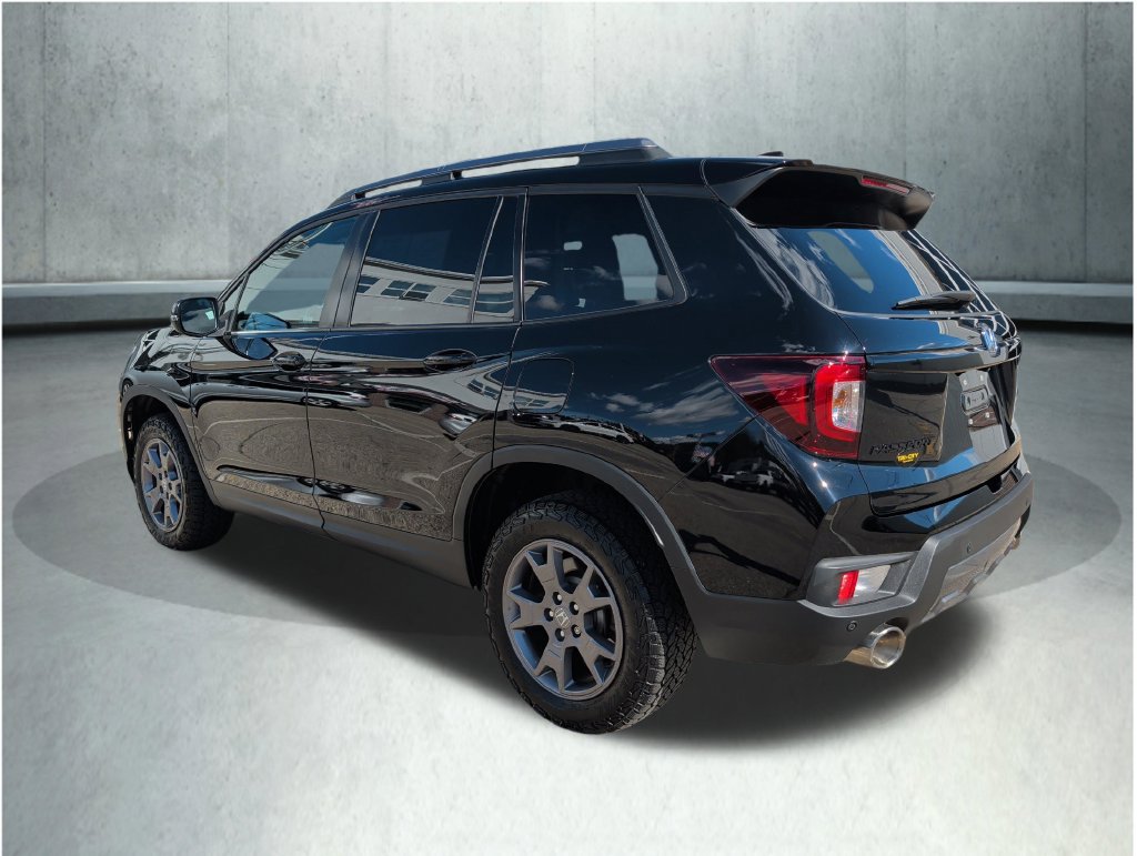 Used 2024 Honda Passport TrailSport image 3