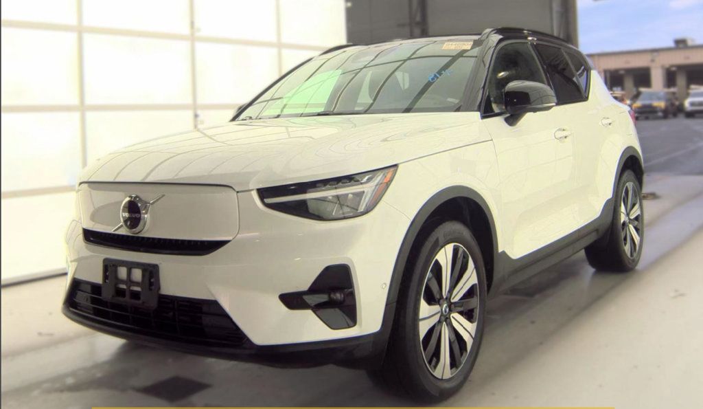 Used 2023 Volvo XC40 Recharge Plus w/ Protection Package Premier AWD/4WD image 17