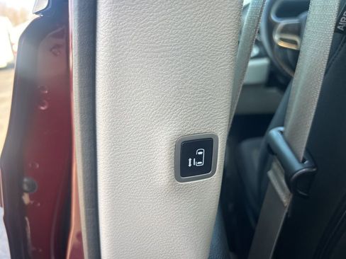 Used 2020 Chrysler Pacifica Touring w/ Cold Weather Group image 9