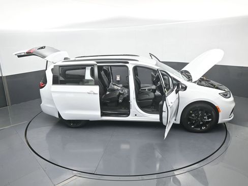 New 2026 Chrysler Pacifica Select image 68