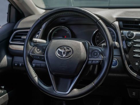 Used 2019 Toyota Camry XLE FWD image 14