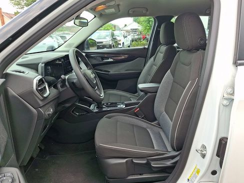 Used 2024 Chevrolet TrailBlazer LS FWD image 13