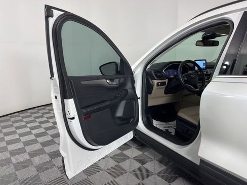 Used 2021 Ford Escape Titanium w/ Class II Trailer Tow Package image 17