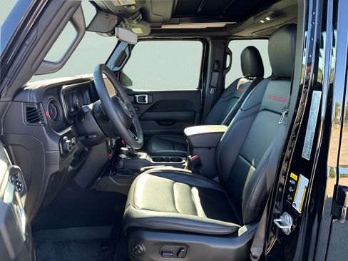 Used 2025 Jeep Wrangler Unlimited Rubicon AWD/4WD image 8