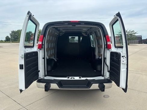 Used 2025 Chevrolet Express 2500 w/ Driver Convenience Package RWD image 15