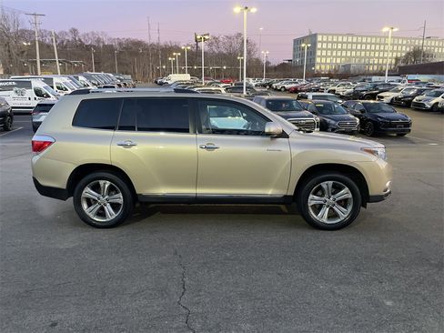 Used 2011 Toyota Highlander Limited image 4