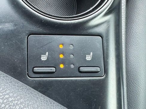 Used 2020 Toyota Camry SE w/ Moonroof Package image 22