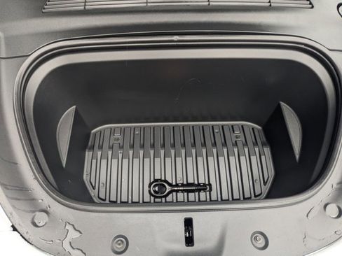 Used 2022 Tesla Model Y Long Range image 29