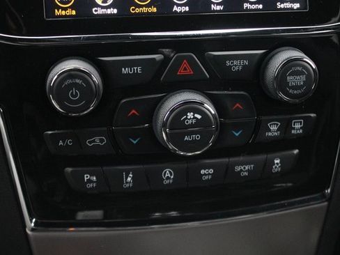 Used 2022 Jeep Grand Cherokee Laredo X image 8