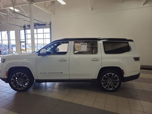 Used 2022 Jeep Grand Wagoneer Series III w/ Rear Seat Video Group 1 image 2