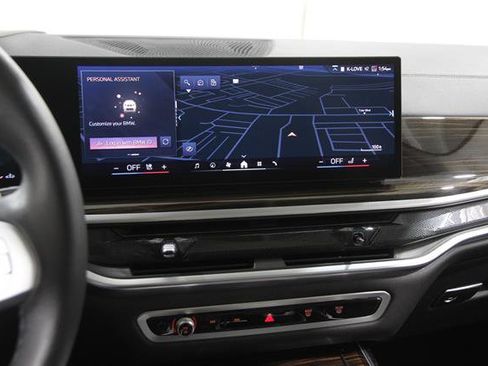 Used 2026 BMW X7 xDrive40i AWD/4WD image 9