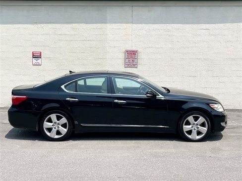 Used 2011 Lexus LS 460 w/ Comfort Pkg RWD image 4