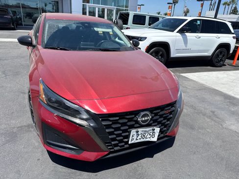 Used 2024 Nissan Altima 2.5 SR FWD image 5