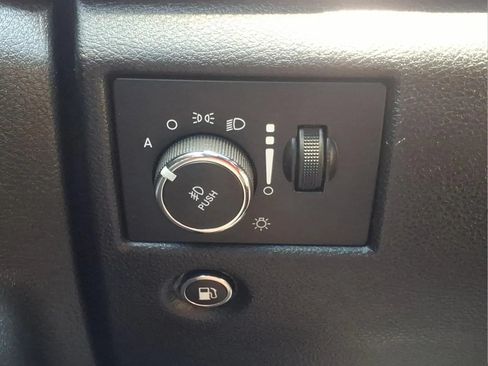 Used 2020 Jeep Grand Cherokee Overland AWD/4WD image 15