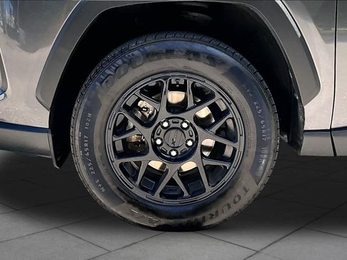 Used 2022 Toyota RAV4 XLE w/ Convenience Package image 11