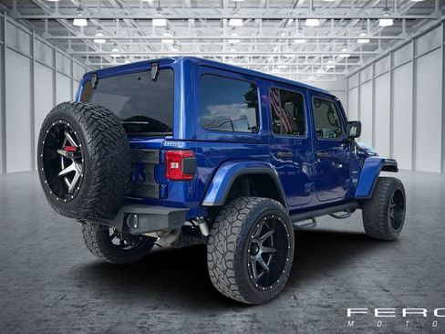 Used 2018 Jeep Wrangler Unlimited Sahara AWD/4WD image 5