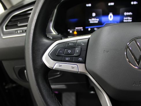 Used 2024 Volkswagen Tiguan SE image 10