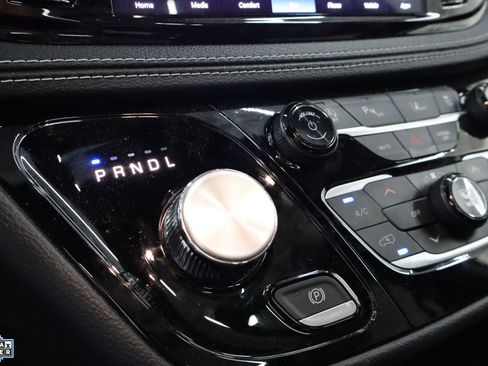 Used 2025 Chrysler Pacifica Limited image 18